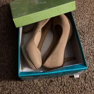 YNot Sophie Natural Nubuck heels size 8 New in Box